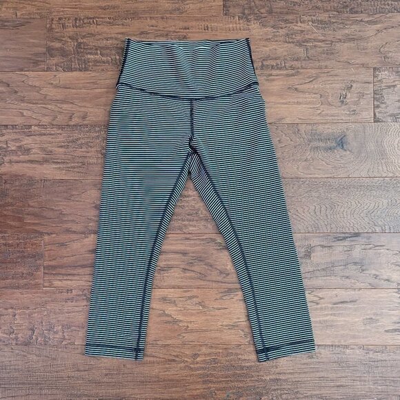 Lululemon High Rise Wunder Under Crop sz 6 Hyper Stripe Black White - Picture 5 of 8